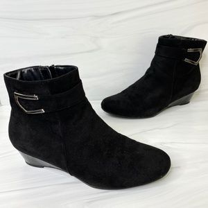 Impo Black Gander Ankle Wedge Booties Size 9.5